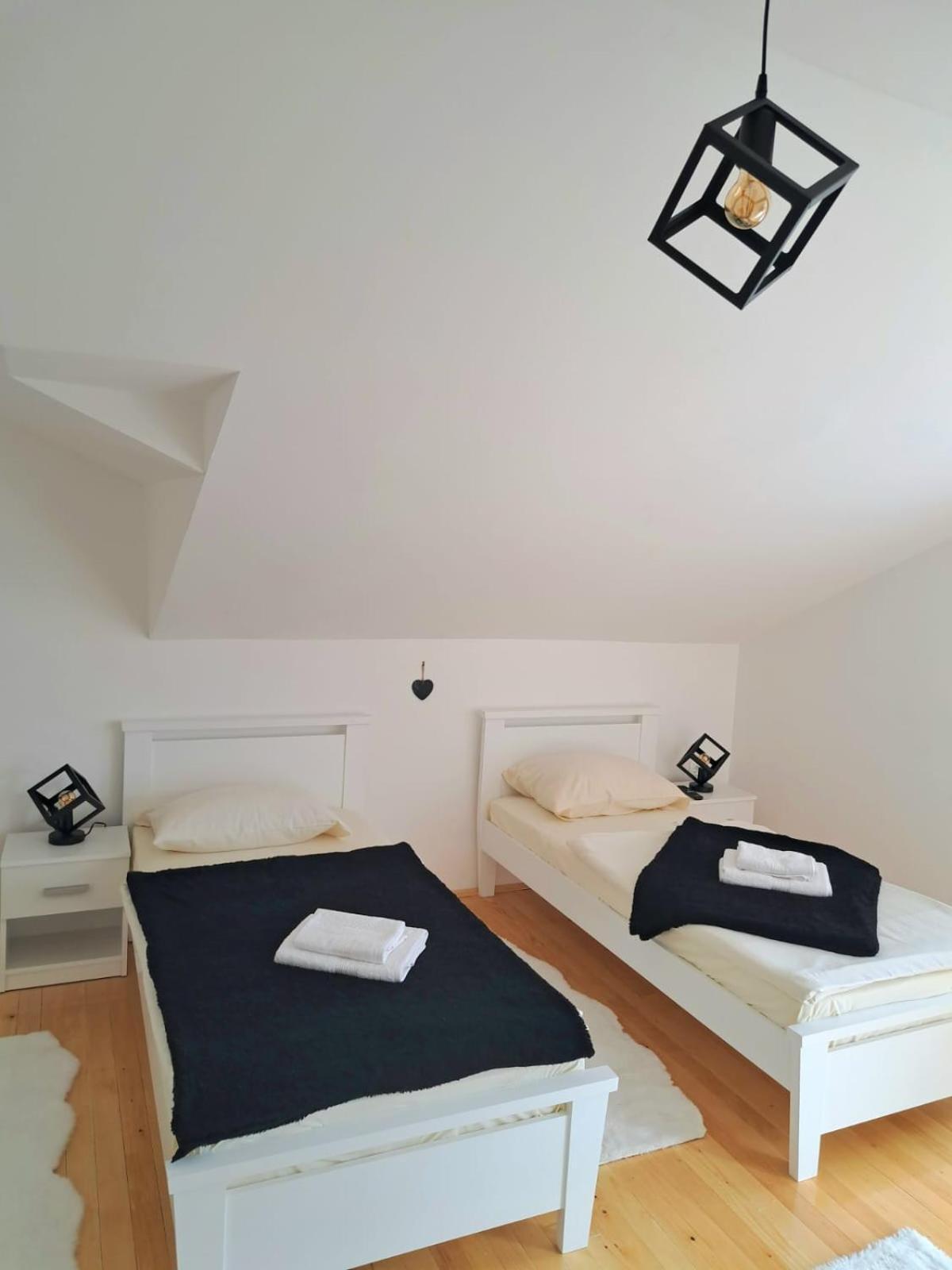 Bed and Breakfast Sobe Zizi Jajce Zewnętrze zdjęcie